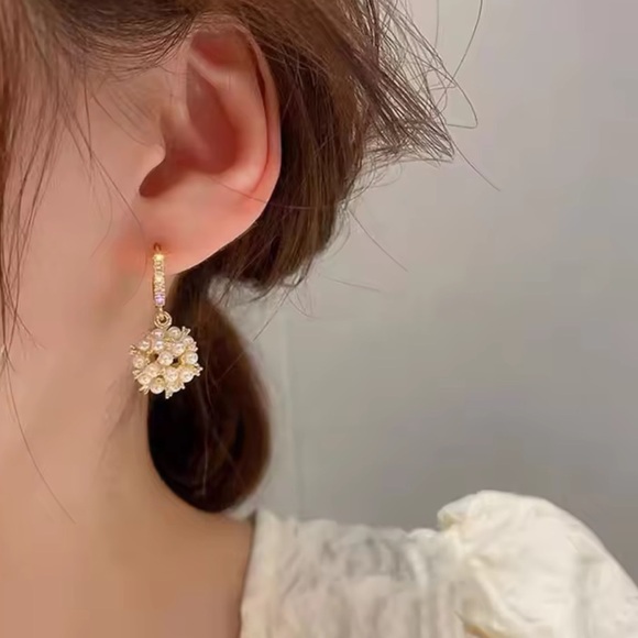 Anthropologie Gold Pearl Drop Earrings - Picture 4 of 10